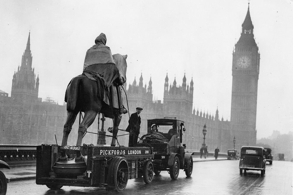 Pickfords transports monument of earl haig