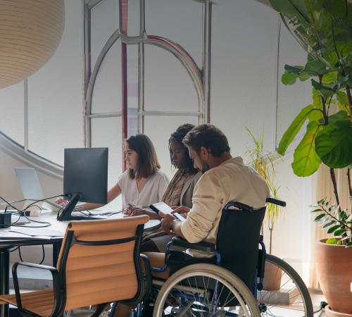 HR and global mobility team using the MOVEPLUS technology to initiate assignee moves