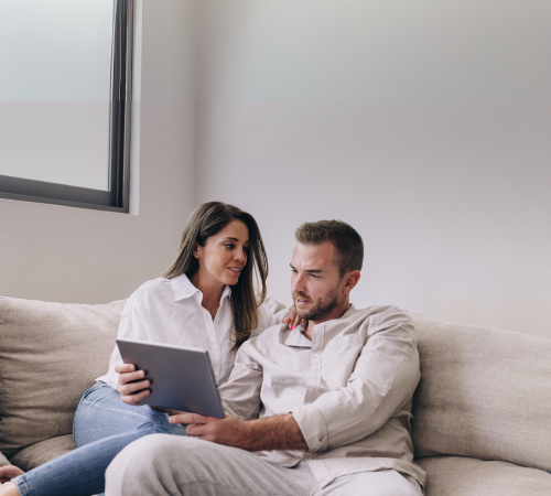 An image of an assignee and his partner reviewing their relocation expenses on the MOVEPLUS platform