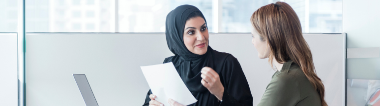 Relocation consultant providing strategic mobility programme development and consultancy support during a client meeting.