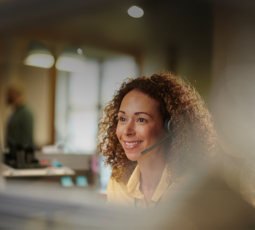 An image of a Relocation Consultant assisting a relocating assignee