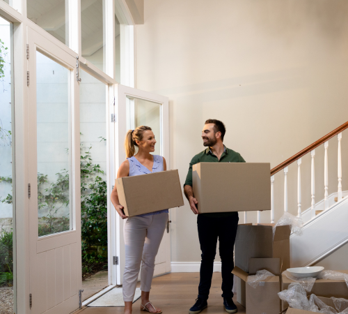 An image of an assignee and her partner who have recently relocated with Pickfords